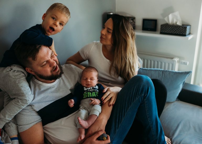 rodzinna sesja w domu